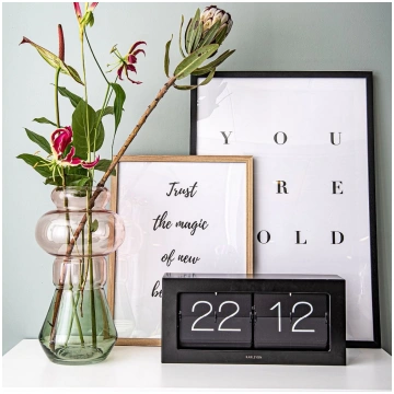 Flip Clock Boxed Present Time