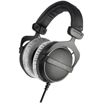 Beyerdynamic DT 770 PRO 80Ω Studio Headphones Head