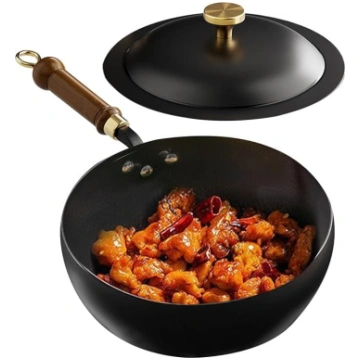 Tradicionāls katls ar lielu vēderu un vāku, virtuv