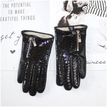 Women"s black short style leather gloves comfortab