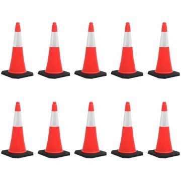 Atstarojoši Satiksmes Konusi Ar Smagām Pamatnēm, 1