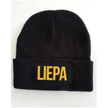 Adīta cepure melnā krāsā "Liepa"