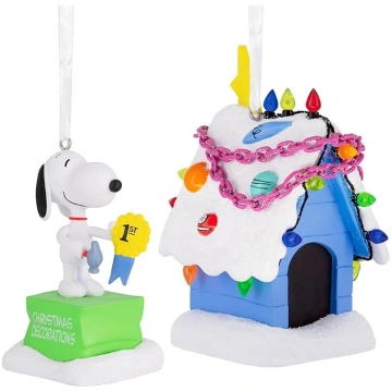 Hallmark „Peanuts“ Ziemassvētku rotājumi ar Snoopy