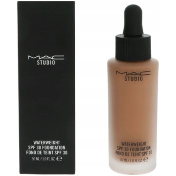 MAC MAC Studio Waterweight Vitamin E Long Lasting 