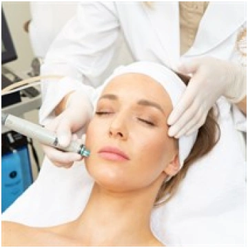 Sejas procedūra “Hydrafacial JLO Anti-Age” klīnikā