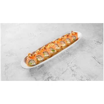 Rolls ar lasi, saldā wasabi mērce un tempura garne