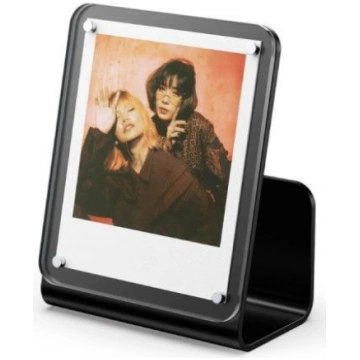Polaroid akrilskātnē fotogrāfija