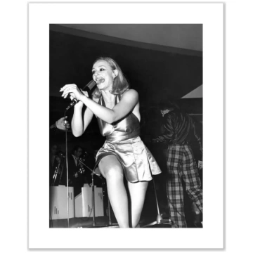 Raffaella Carrà, 1972 - 21x29.7 cm • 8.3x11.7 in (