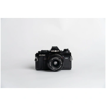 MINOLTA X-700 + 35mm f/2.8